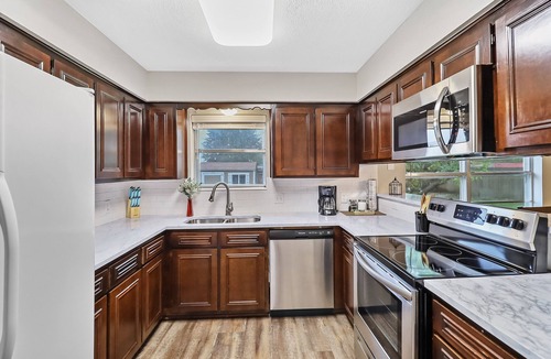 Saginaw House | Remodeled house 3BR/2BA Sleeps 10, self-check in