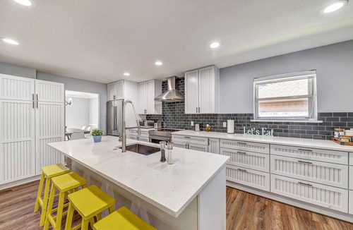 Northeast Carrollton House | Remote work, Near Highways, King bed, Family-friendly, Games, Foosball, Grill