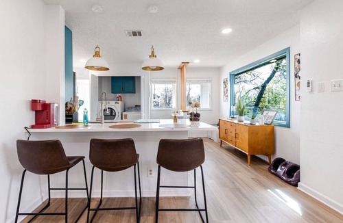 Brentwood House | Renovated Brentwood Home Near DT, Domain & Q2