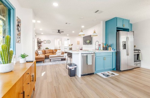 Brentwood House | Renovated Brentwood Home Near DT, Domain & Q2