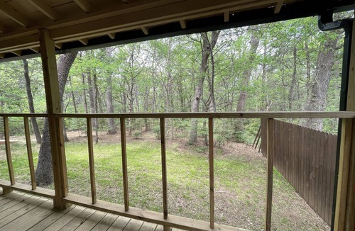 Gordonville Cabin | Renovated Lake Texoma Cabin · Glamping · Boat Parking · Nature Views · 1Hr DFW