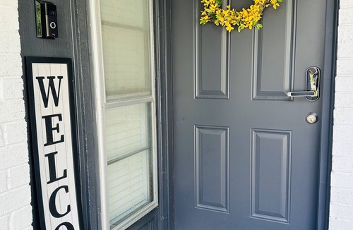 Carrollton House | Renovated retreat 5 minutes or less from hospitals, highways, & foodie markets!