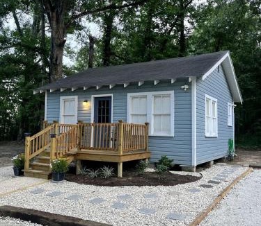 Lafayette House | Renovated Waterfront Cottages Ideal for Families or Groups in Louisiana