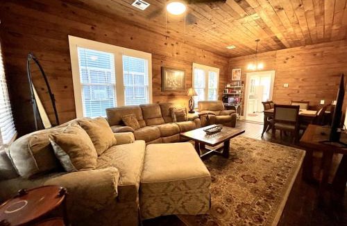 Lafayette House | Renovated Waterfront Cottages Ideal for Families or Groups in Louisiana