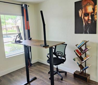Richardson House | Resort-Style Home - Hot Tub, Mini Golf, Gym, 1G WiFi