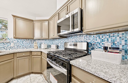 Clodine House | Retreat with this 2 Master Suites. Spacious 5-bed, 3-bath in Asia Town Houston.