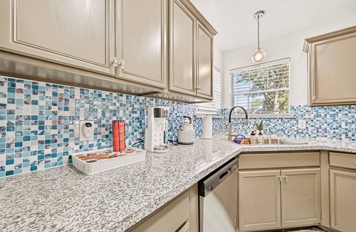 Clodine House | Retreat with this 2 Master Suites. Spacious 5-bed, 3-bath in Asia Town Houston.