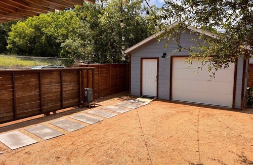 Blackshear-Prospect Hill Villa | Retro Cowboy Villa in the Heart of Austin