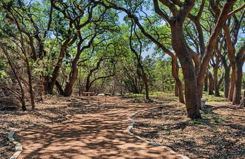 Dripping Springs Resort | Reunion Springs-dog friendly resort w pool/volleyB/pickleB/tennis/basketB/golf
