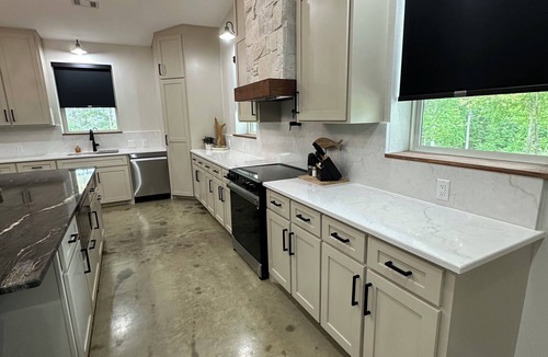 Kirby House | Ridgeview at Kirby Landing - Sleeps 14- 1 mile to boat landing at Lake Greeson