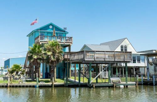 Surfside Beach House | Right on the Canal Great for Fishing