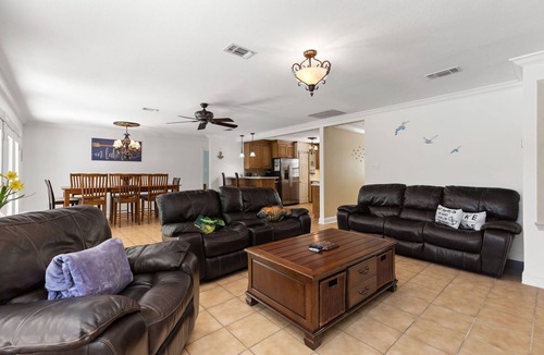 McQueeney House | Right on the Water/Volley Ball/Corn Hole/Fun & Relaxing Lake House in Lake McQ