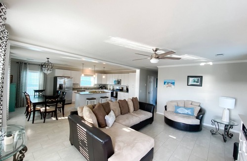 Venice Cabin | Rip Line Lodge at Venice Marina- 3bedroom/2bath lodge