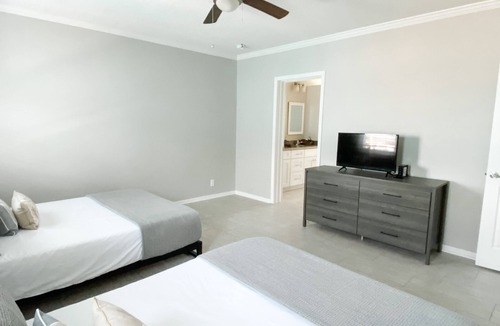 Venice Cabin | Rip Line Lodge at Venice Marina- 3bedroom/2bath lodge