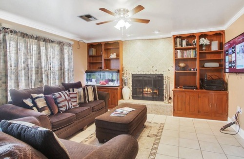 Old Aurora House | River Oaks Point Vacation Minutes to Downtown Quiet Area! by Redawning