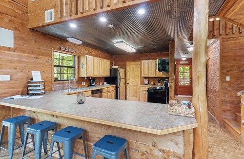 Murfreesboro House | Riverfront, 5 acres, kayaks, canoes, minutes to Crater of Diamonds, Lake Greeson