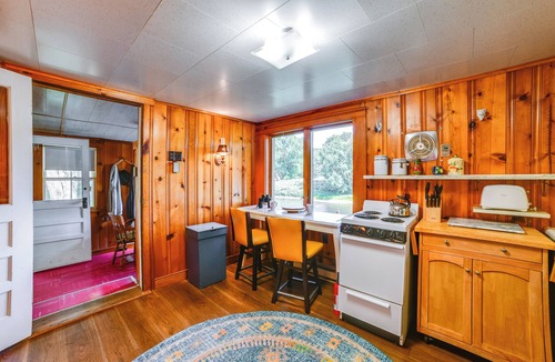Susquehanna Cabin | Riverfront Hallstead Cabin: Fire Pit + Fall Views!