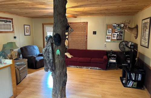 Hillister Cabin | Riverfront secluded 3-bedroom cabin on the scenic Neches River