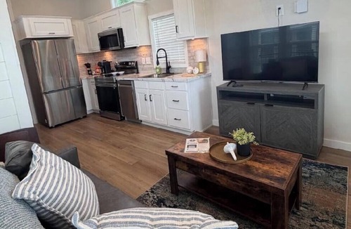 Vicksburg House | Riverfront Tiny Home w/King Bed & Wi-Fi