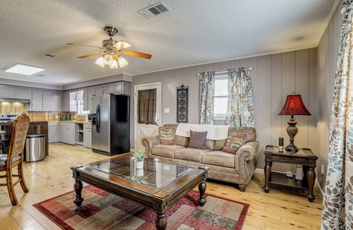 Wickliffe House | Riverfront Ventress Home w/ Patio & Shared Pier