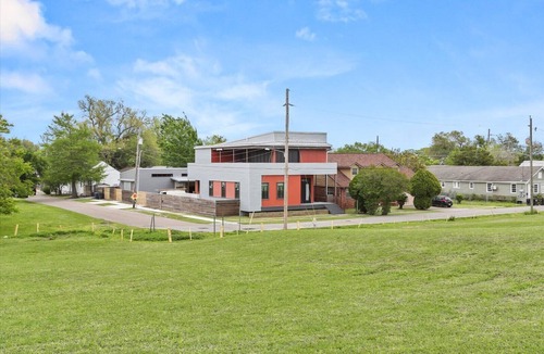 Holy Cross District House | Riverside Retreat! Quiet and Charming 2 bed/2 bath