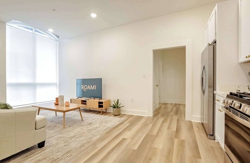 Lower Garden District Apartment | Roami at Churchill | 1 Bedroom
