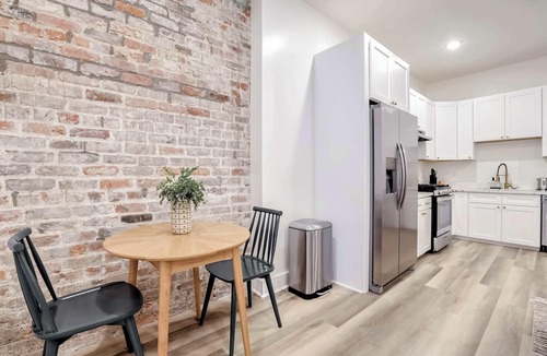 Arts/Warehouse District Apartment | Roami at Churchill | 5 Bed Combo | 2 Units
