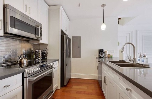 Central Business District Apartment | Roami at Factors Row in Bourbon St. | 3BR