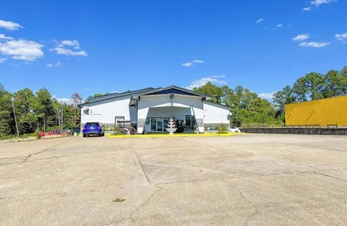 Hattiesburg Apartment | Rodeway Inn Hattiesburg North - King Room - Smoking 4