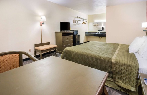 Ranger Hotel | Rodeway Inn Ranger I-20