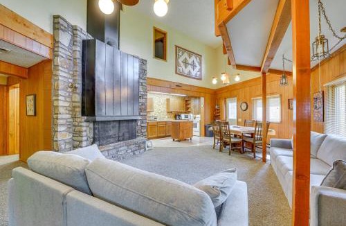 Garfield House | Rogers Cabin w/Direct Access to Beaver Lake!
