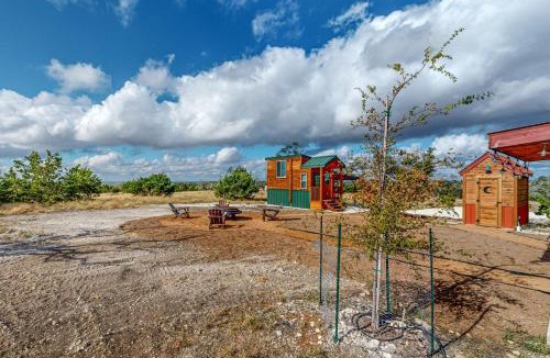 Harper Apartment | Romantic Tiny House w/Views in Harper!