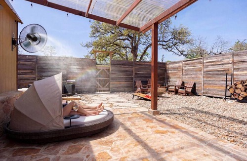 Wimberley Cabin | Romantic Tiny Luxury Retreat w/hot tub, sauna & outdoor shower in Wimberley/10 acres
