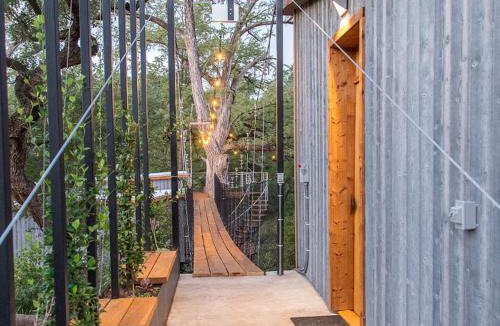 Spicewood House | Romantic Tree House Rental with Soaking Tub near Austin in Spicewood, Texas