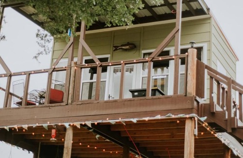 South Bend Cabin | Romantic Waterfront Cabin on the River near Possum Kingdom Lake