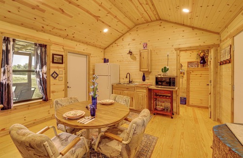 Harper Apartment | Romantic Wine Country Cabin Near Fredericksburg