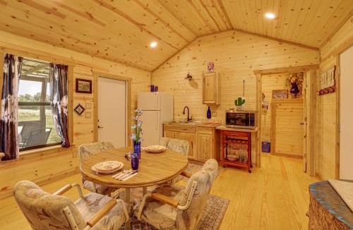 Harper Apartment | Romantic Wine Country Cabin Near Fredericksburg