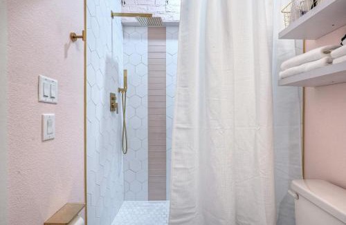 Galveston Hotel | Room 1 Oleander Hotel Boutique Hotel Near Galveston Cruise Port