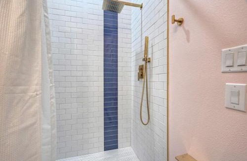 Galveston Hotel | Room 2 Oleander Hotel Walk to Cruise Terminal, Restaurants & The Strand