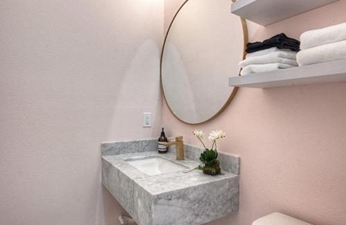 Galveston Hotel | Room 2 Oleander Hotel Walk to Cruise Terminal, Restaurants & The Strand