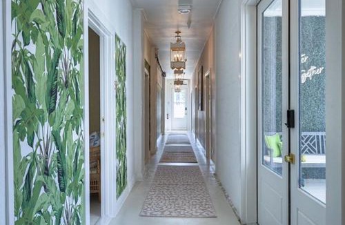 Galveston Hotel | Room 9 Oleander Hotel Walk to Cruise Terminal, Restaurants & The Strand
