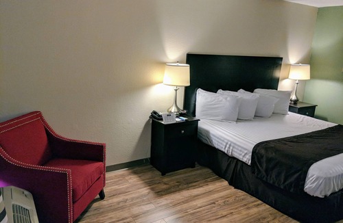 St. Francisville Hotel | Room on the Lake. Fishing optional.