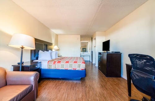 Port Lavaca Hotel | Room w/Free Parking & Seasonal Pool Near Beach | Outdoor Fun & Comfort