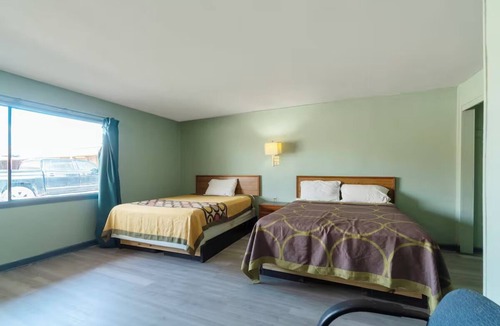 Clute Hotel | Room w/Free Parking Perfect for a Relaxing Stay Near Surfside
