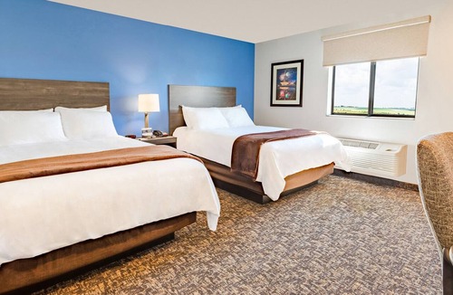Rogers Hotel | Room w/Kitchen & Breakfast in Bed Option near Cole Mountain Bike Preserve