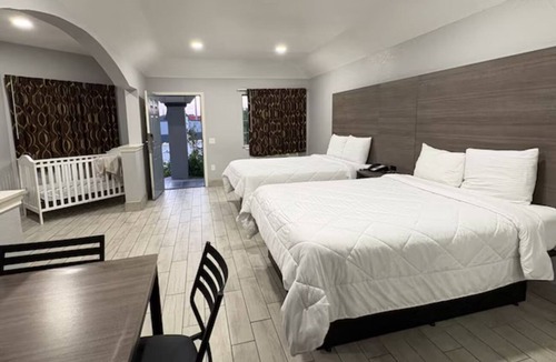 Houston Hotel | Room w/Kitchenette, Off Highway 249 | Willowbrook Mall & Dining Nearby