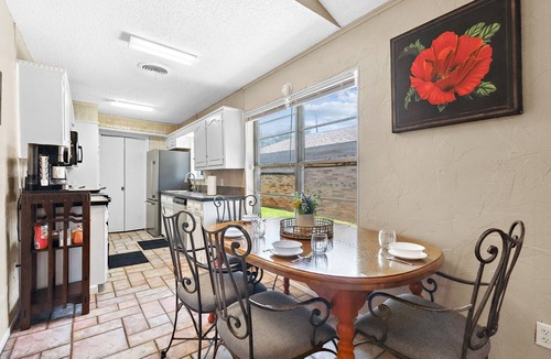 Abilene House | Roomy 5BR House | Patio + Huge Carport