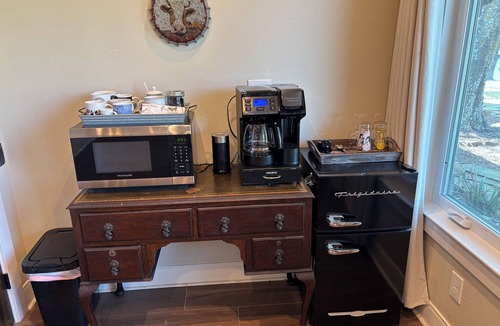 Canton Apartment | Roomy Master Suite - Perfect for 2-3 adults OR 2 adults 1 child, min age 8 yrs