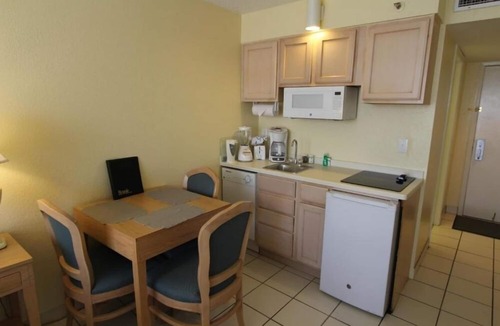 South Padre Island Condo | Royale Beach & Tennis Resort Cozy 2BR Condo with Spa Tub