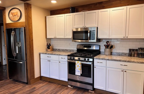 Handley House | Rustic 4 bdrm in Historic area of Fort Worth near Arlington Stadium